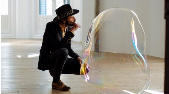 Leiva anuncia su gira de conciertos para 2022