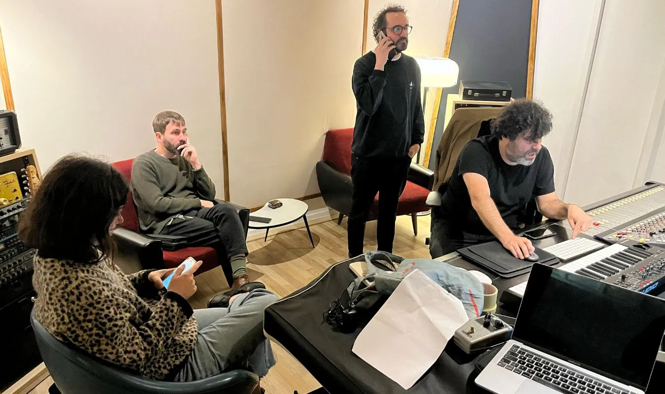 Mujeres une fuerzas con SVPER para el single "Un final ideal" 1 Mujeres une fuerzas con SVPER para el single "Un final ideal"