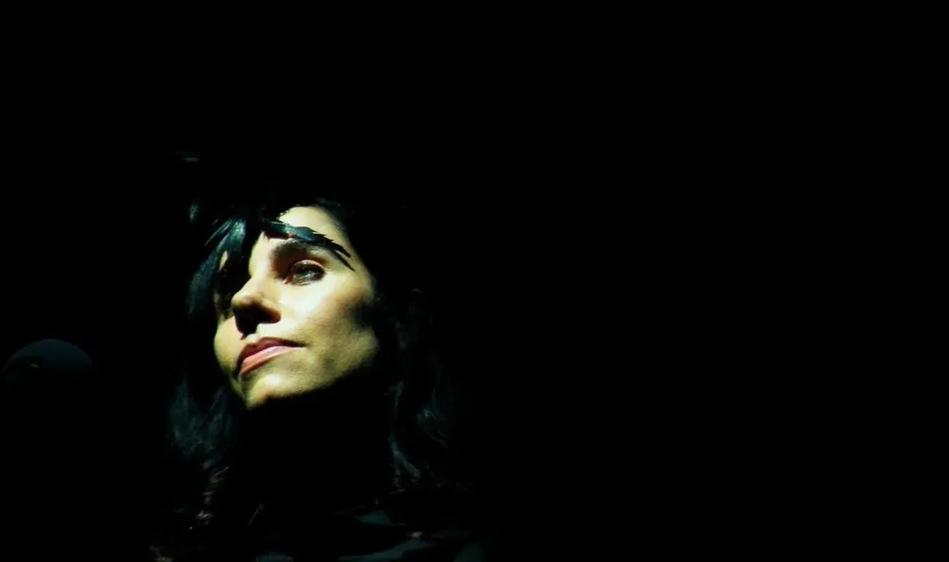 PJ Harvey estrena versión de "Love Will Tear Us Apart" 1 PJ Harvey estrena versión de "Love Will Tear Us Apart"