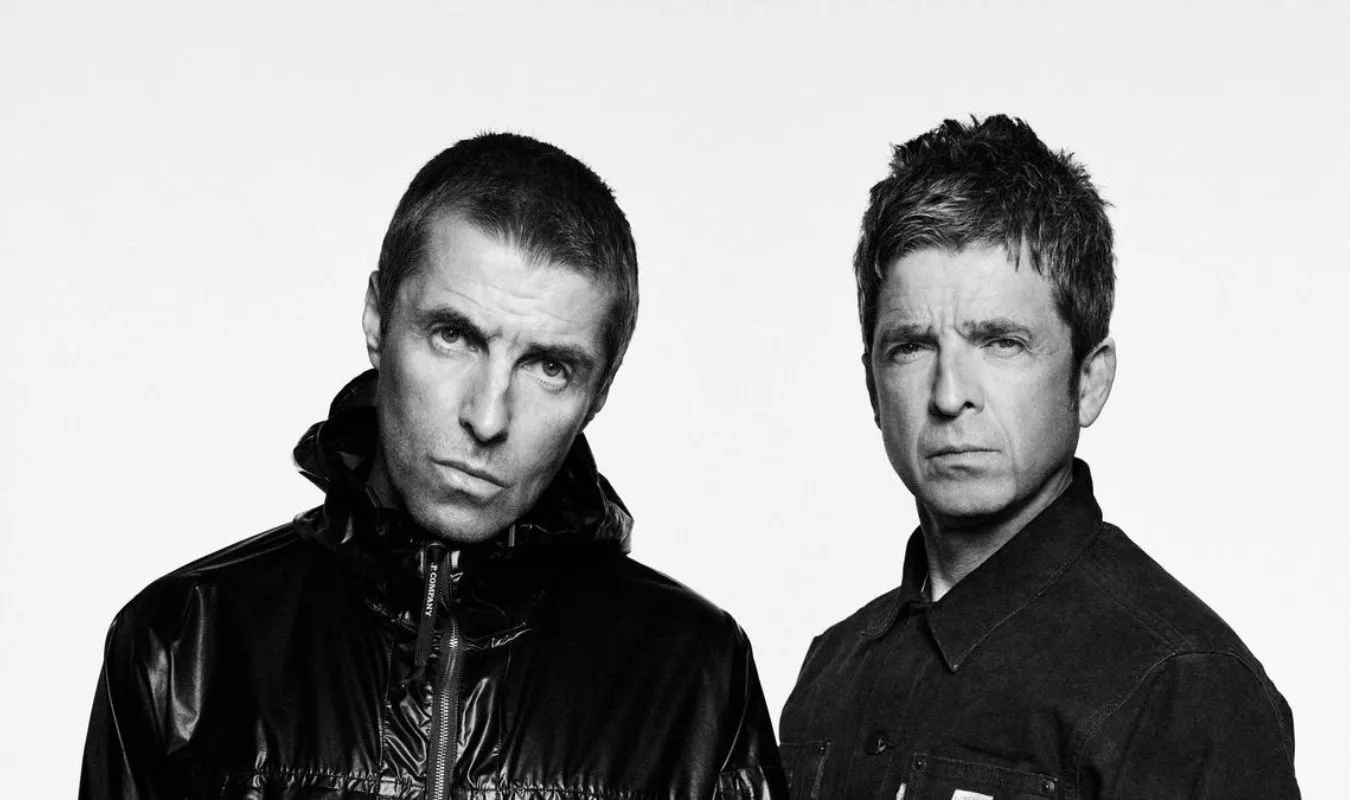 Oasis comparten "Little By Little" grabada en directo