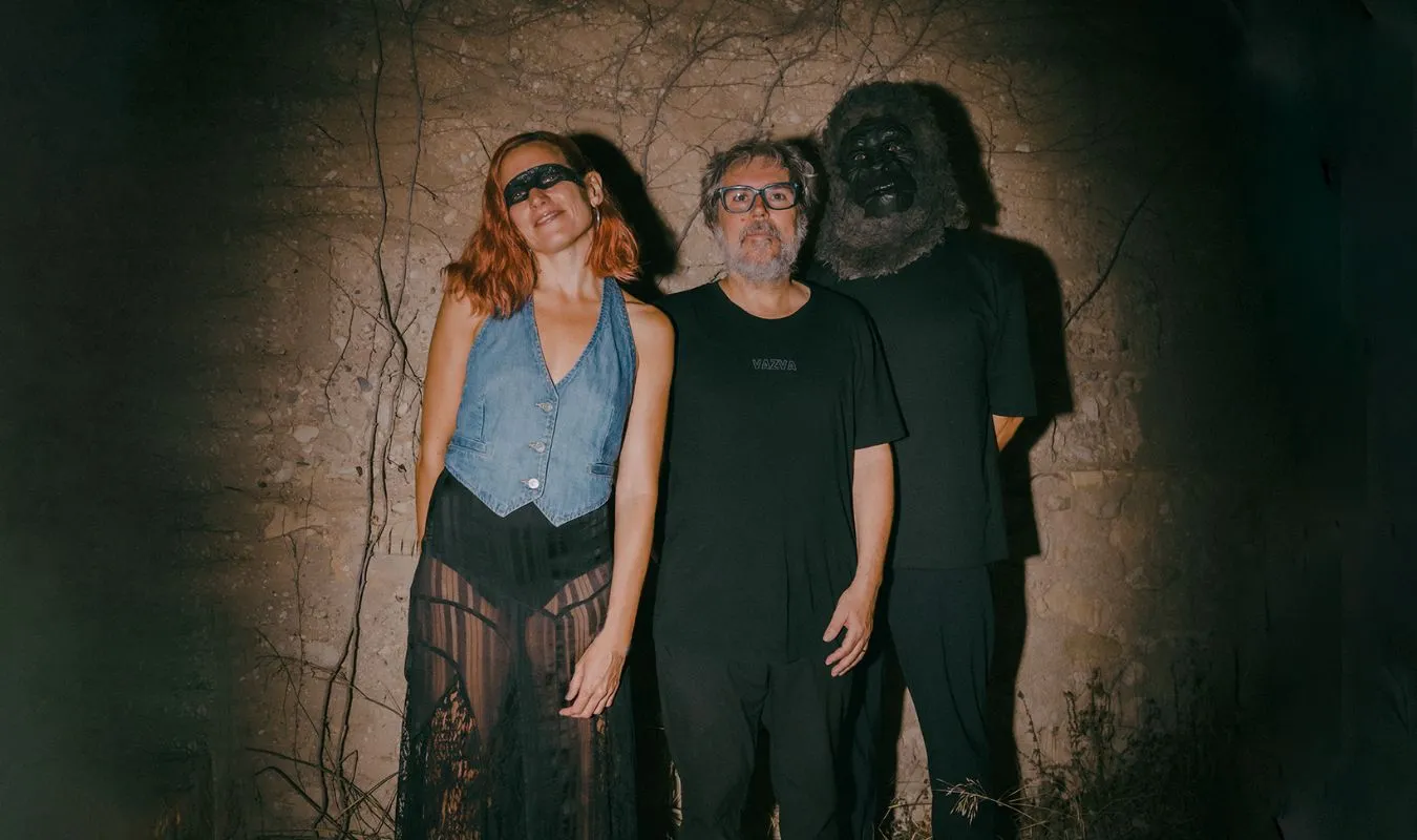 ELYELLA lanza “Cuándo cerrar” junto a Iván Ferreiro 2 ELYELLA lanza “Cuándo cerrar” junto a Iván Ferreiro