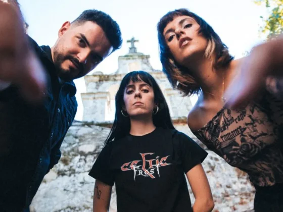 Grande Amore en el Tributo a Triángulo de Amor Bizarro