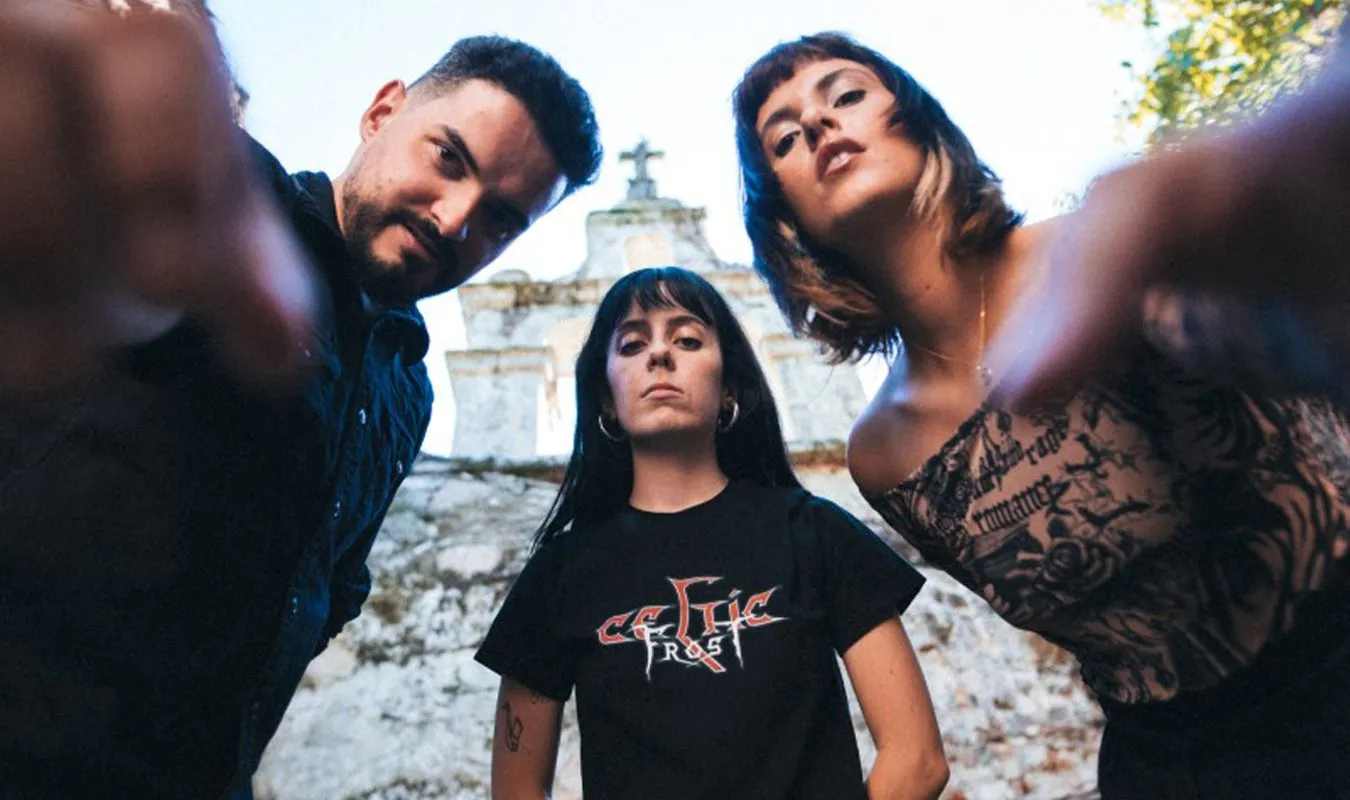 Grande Amore en el Tributo a Triángulo de Amor Bizarro