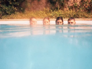 Mourn publican single, Dormir tarde