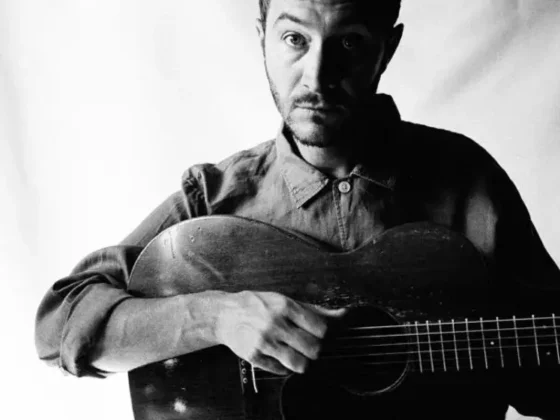 Tom Smith (Editors) estrena single, Leave