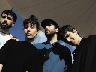 Viva Belgrado en el tributo a Triángulo de Amor Bizarro