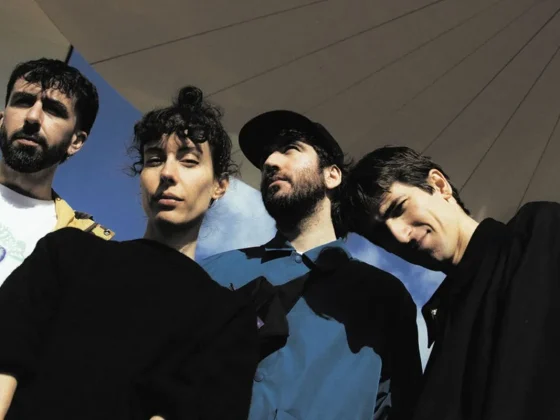 Viva Belgrado en el tributo a Triángulo de Amor Bizarro