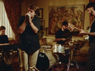 Querido estrenan single, ¿Ser Un Robot? 6 Querido estrenan single, ¿Ser Un Robot?