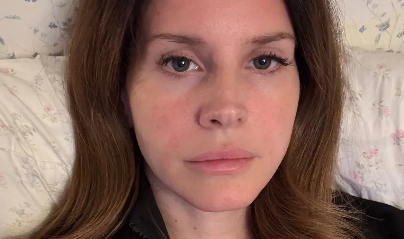 Lana Del Rey comparte nuevo single, White Feather Hawk Tail Deer Hunter 1 Lana Del Rey comparten nuevo single, White Feather Hawk Tail Deer Hunter