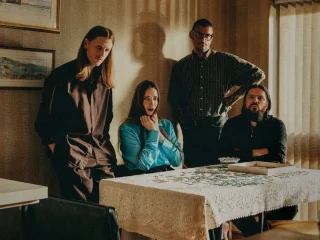 Dry Cleaning tienen nuevo single "Sliced by a Fingernail" 3 Dry Cleaning tienen nuevo single "Sliced by a Fingernail"