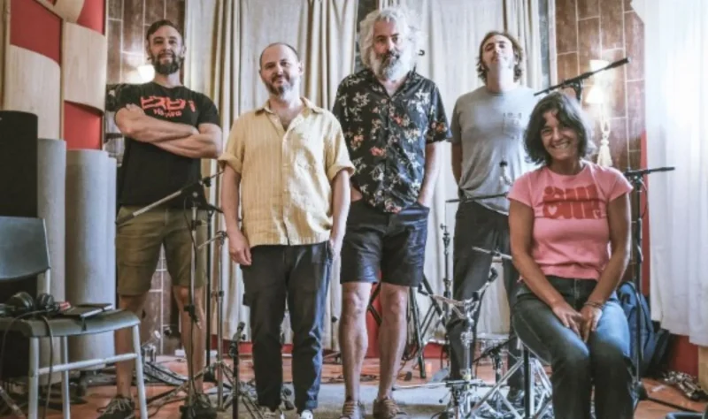 6 Sr Chinarro presenta nuevo disco, "El año de la pera"