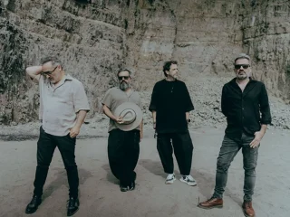 Love of Lesbian estrenan "La Hermandad (Versión La Coral Caníbal)" 3 Love of Lesbian estrenan "La Hermandad (Versión La Coral Caníbal)"