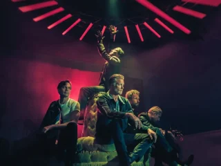 Queens of the Stone Age estrenan single, Where the Goth Girls At? 3 Queens of the Stone Age estrenan single, Where the Goth Girls At?
